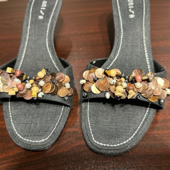 Size 10B UNISA Black Canvas / Brown Shell Kitten Heel Sandals - Picture 2 of 5